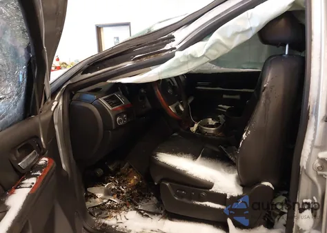 2013 Cadillac Escalade Esv Premium z USA, uszkodzony, nr VIN 1GYS4JEF3DR102324